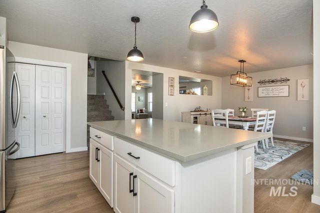 7744 E Rogue Dr, Nampa, ID 83687