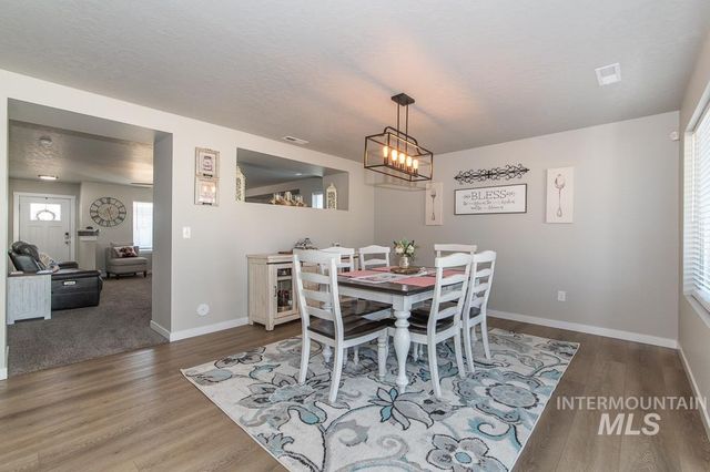 7744 E Rogue Dr, Nampa, ID 83687