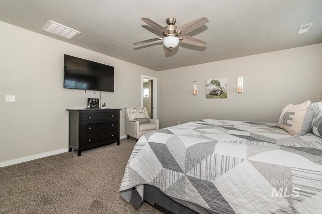 7744 E Rogue Dr, Nampa, ID 83687