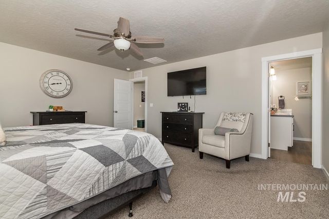 7744 E Rogue Dr, Nampa, ID 83687