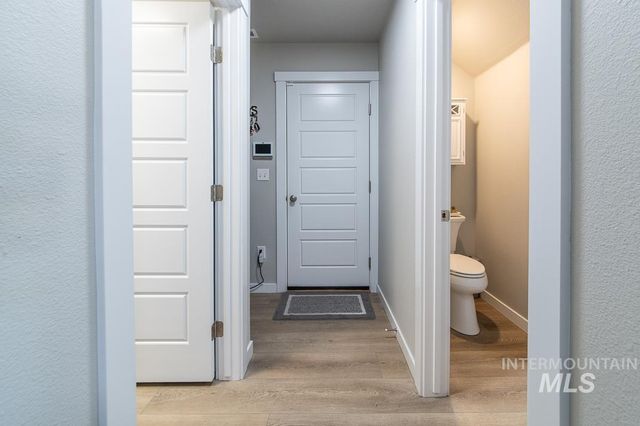 7744 E Rogue Dr, Nampa, ID 83687