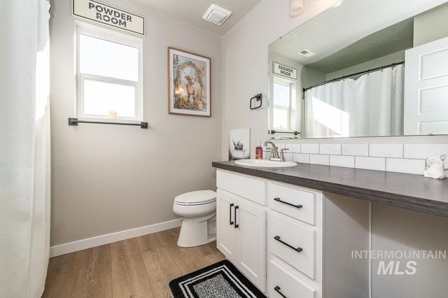 7744 E Rogue Dr, Nampa, ID 83687