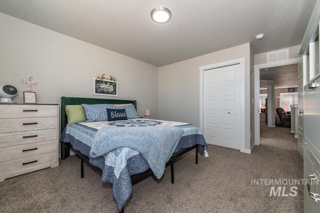 7744 E Rogue Dr, Nampa, ID 83687