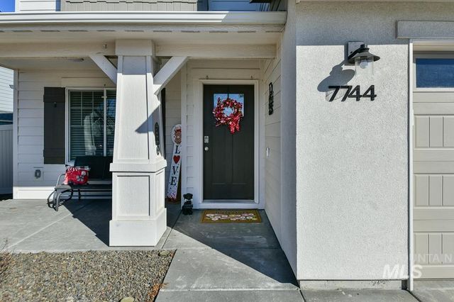 7744 E Rogue Dr, Nampa, ID 83687