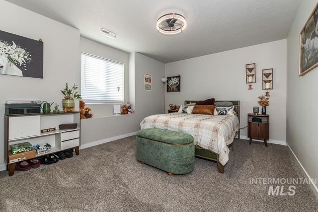 7744 E Rogue Dr, Nampa, ID 83687