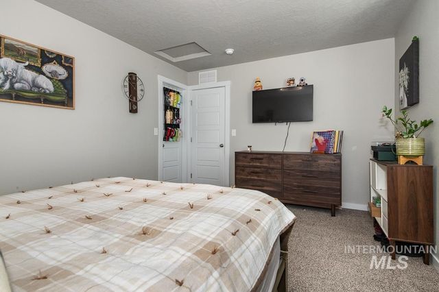 7744 E Rogue Dr, Nampa, ID 83687