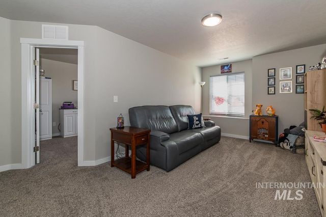 7744 E Rogue Dr, Nampa, ID 83687