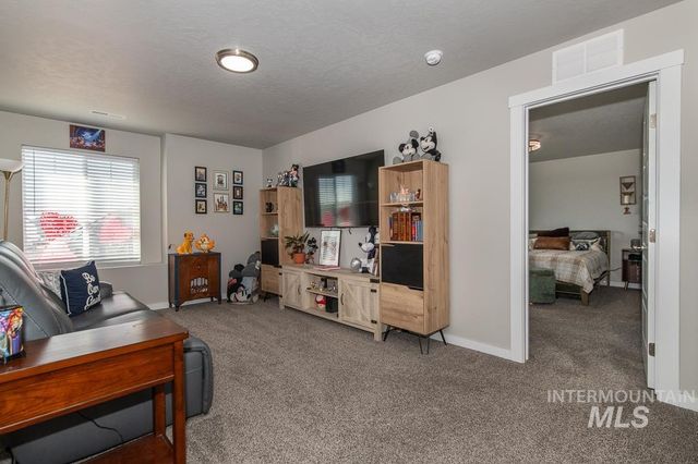 7744 E Rogue Dr, Nampa, ID 83687