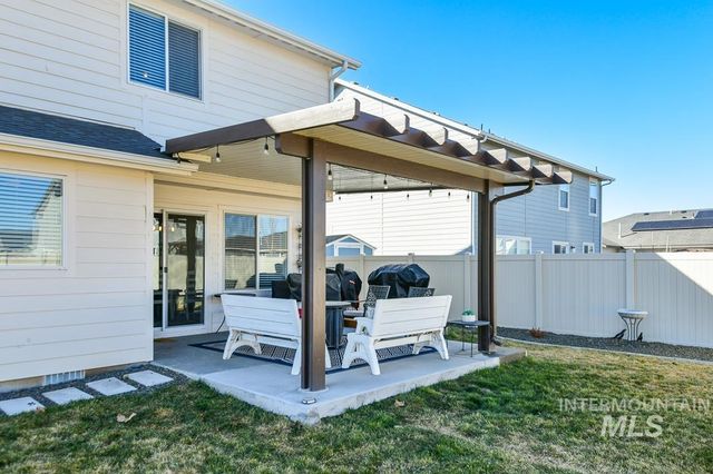 7744 E Rogue Dr, Nampa, ID 83687