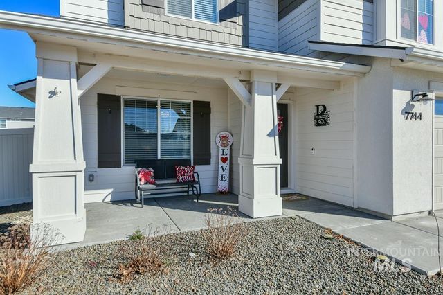 7744 E Rogue Dr, Nampa, ID 83687