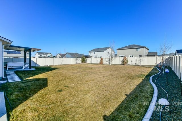7744 E Rogue Dr, Nampa, ID 83687