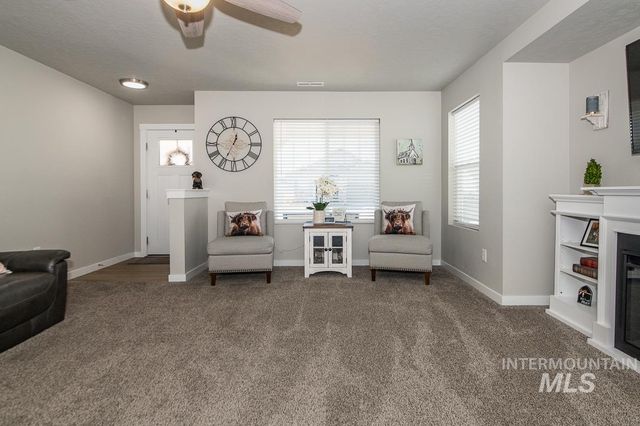 7744 E Rogue Dr, Nampa, ID 83687