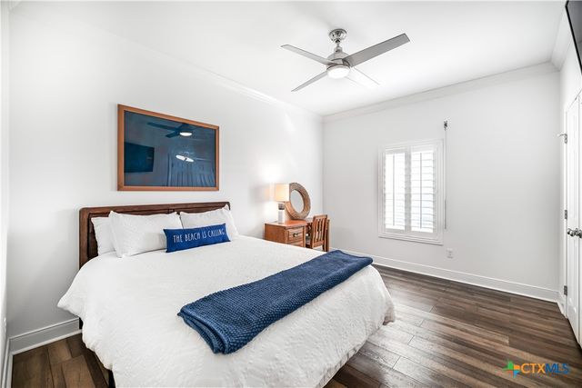 720 W Main Street, Port O'connor, TX 77982