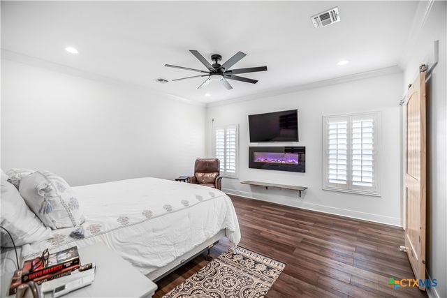 720 W Main Street, Port O'connor, TX 77982