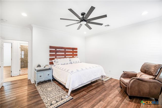 720 W Main Street, Port O'connor, TX 77982