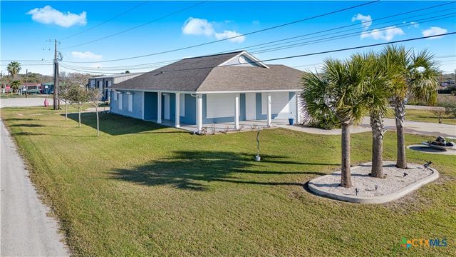 720 W Main Street, Port O'connor, TX 77982