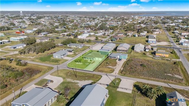 720 W Main Street, Port O'connor, TX 77982