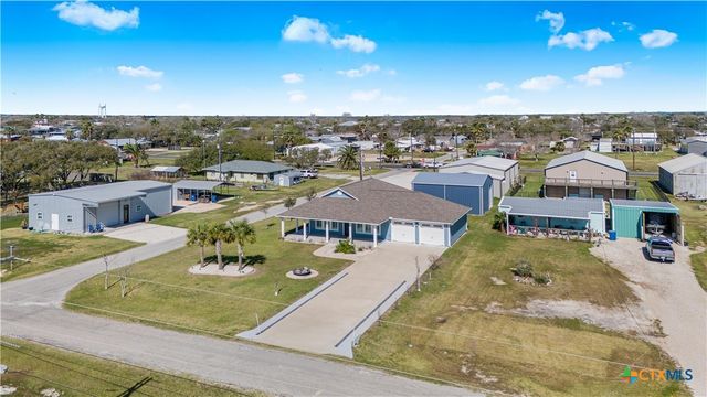 720 W Main Street, Port O'connor, TX 77982