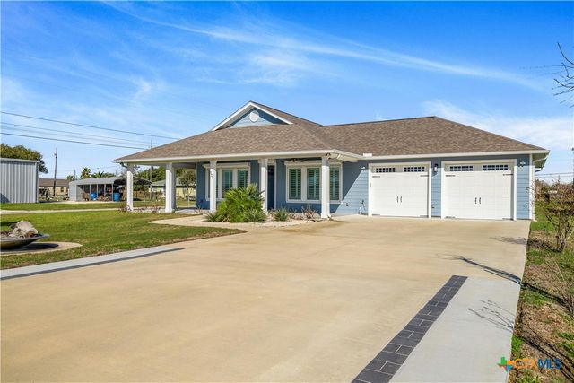 720 W Main Street, Port O'connor, TX 77982