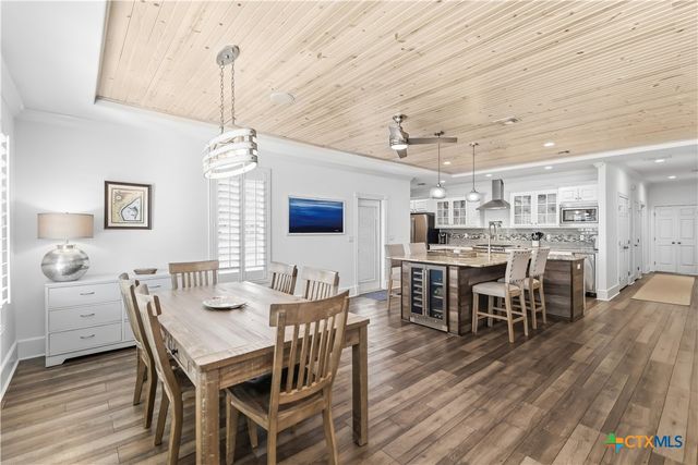 720 W Main Street, Port O'connor, TX 77982