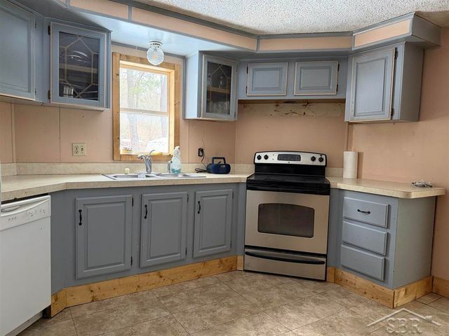 593 W Kessler Court, Sanford, MI 48657