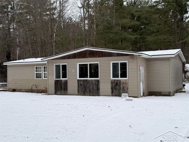 593 W Kessler Court, Sanford, MI 48657