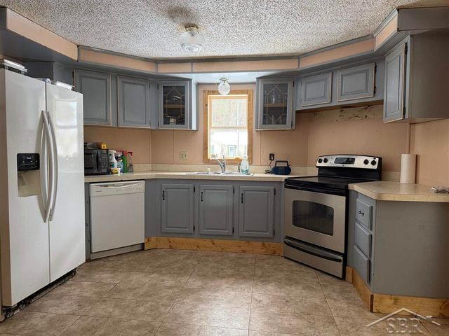 593 W Kessler Court, Sanford, MI 48657