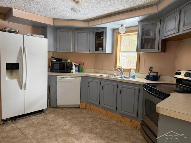 593 W Kessler Court, Sanford, MI 48657