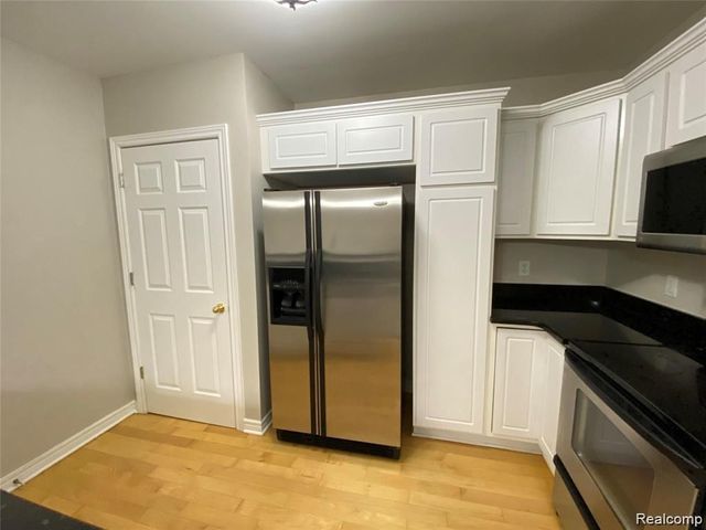 215 S Village Way, Canton, MI 48188