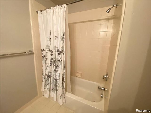215 S Village Way, Canton, MI 48188