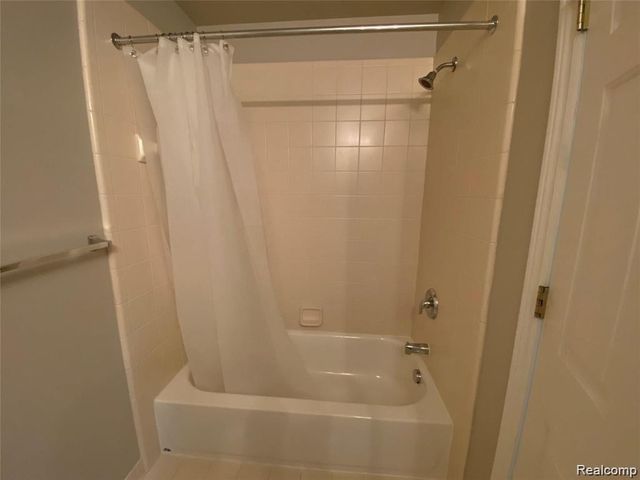 215 S Village Way, Canton, MI 48188