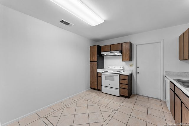 8627 Cape Valley St, San Antonio, TX 78227