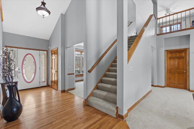 W177N5440 Legend COURT, Menomonee Falls, WI 53051