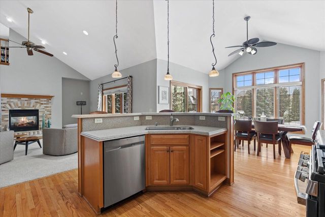 W177N5440 Legend COURT, Menomonee Falls, WI 53051