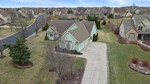 W177N5440 Legend COURT, Menomonee Falls, WI 53051