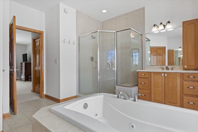 W177N5440 Legend COURT, Menomonee Falls, WI 53051