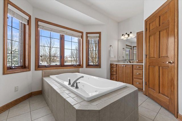 W177N5440 Legend COURT, Menomonee Falls, WI 53051