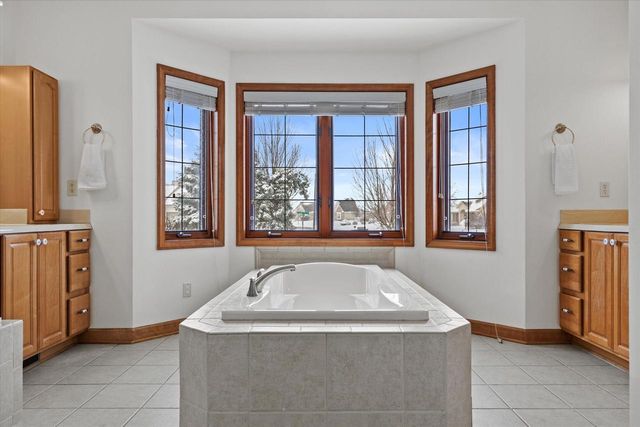 W177N5440 Legend COURT, Menomonee Falls, WI 53051