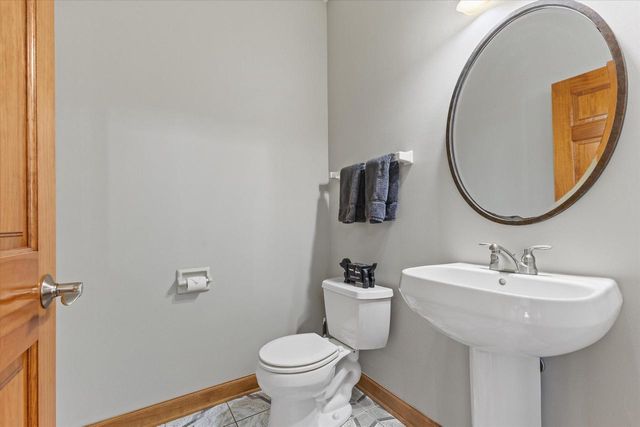 W177N5440 Legend COURT, Menomonee Falls, WI 53051