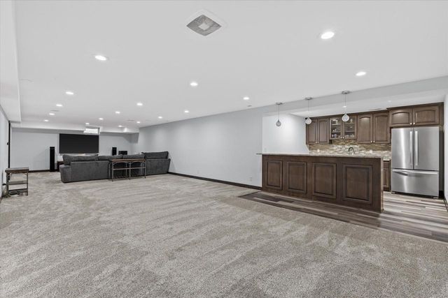 W177N5440 Legend COURT, Menomonee Falls, WI 53051