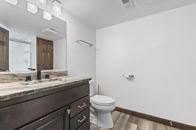 W177N5440 Legend COURT, Menomonee Falls, WI 53051