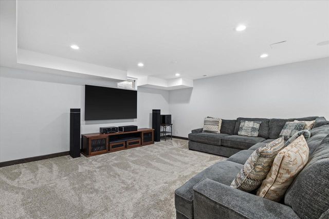 W177N5440 Legend COURT, Menomonee Falls, WI 53051