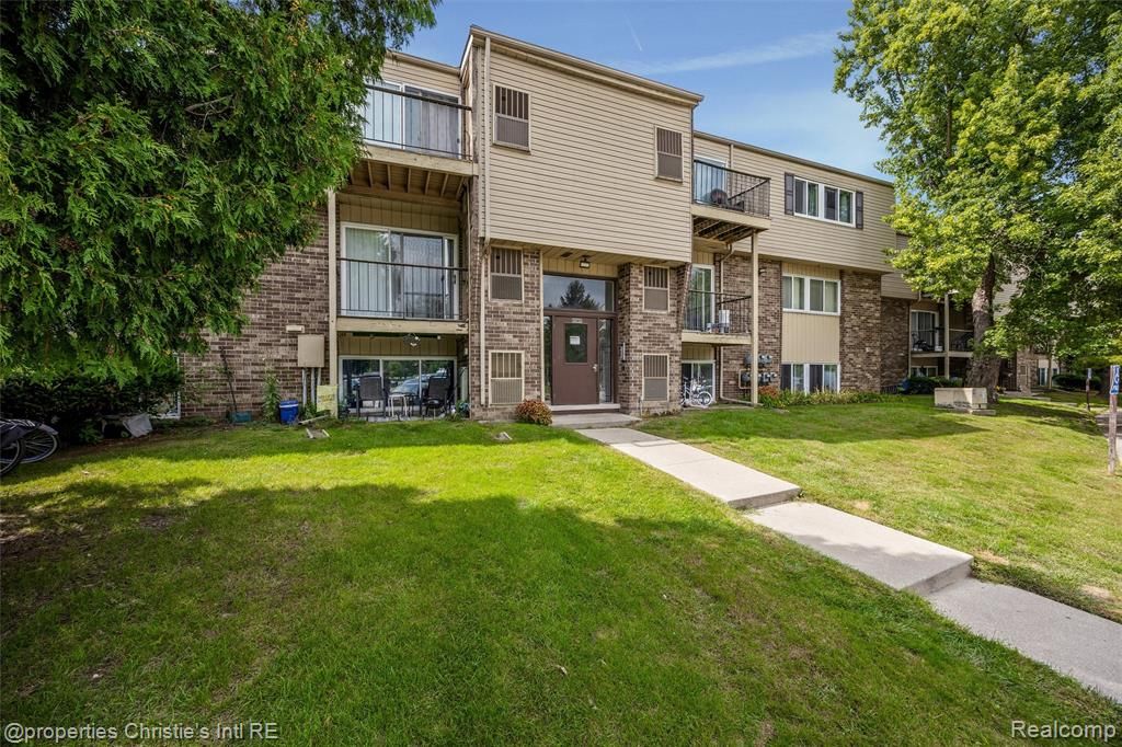 38255 Fairway Court 74A, Clinton Township, MI 48038