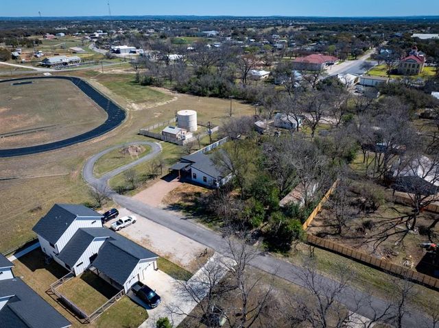 204 N Avenue J, Johnson City, TX 78636