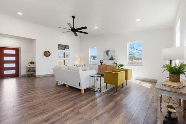 204 N Avenue J, Johnson City, TX 78636