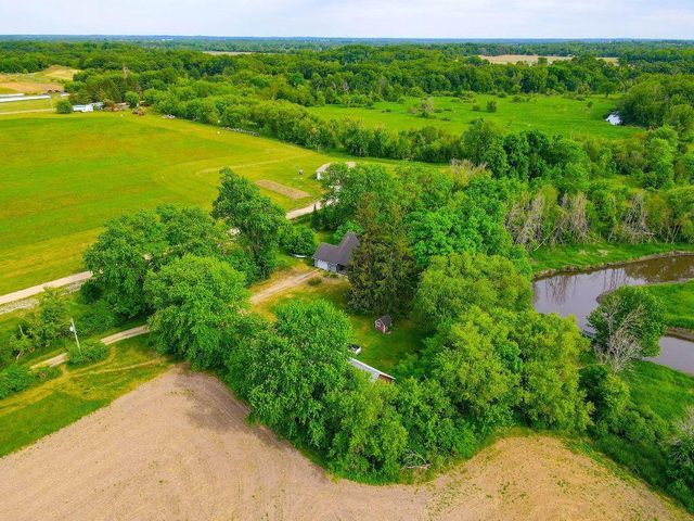 75 County Road A, Cambridge, WI 53523