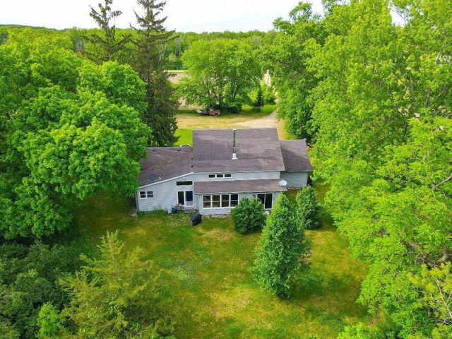 75 County Road A, Cambridge, WI 53523