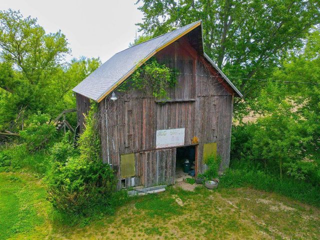 75 County Road A, Cambridge, WI 53523