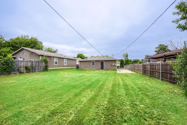 1216 E Powell Avenue, Fort Worth, TX 76104