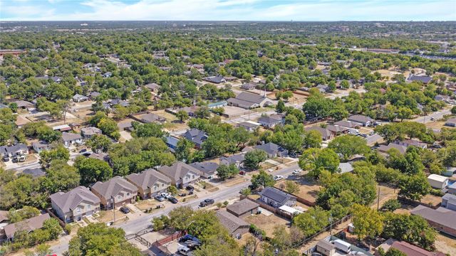 1216 E Powell Avenue, Fort Worth, TX 76104